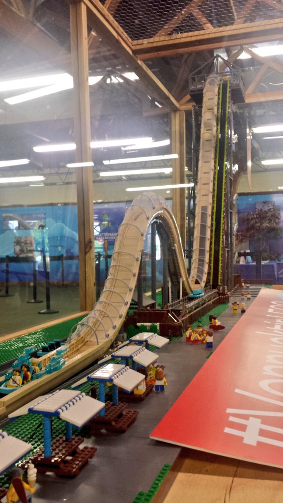 coasterchitchat's tweet photo. AWESOME #Lego model of #Verruckt here at @Schlitterbahn! #VerrucktinLego @ACE_HoA #RideWithACE #PreConBash #BahnCon https://t.co/Mj72zuE66I