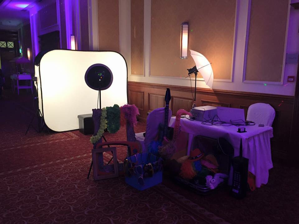 MadHatterIre's tweet photo. Another successful Night Thursday Night @grahamwphoto #photobooth #weddings #louthchat #props #hotels https://t.co/npxuU3ejmO