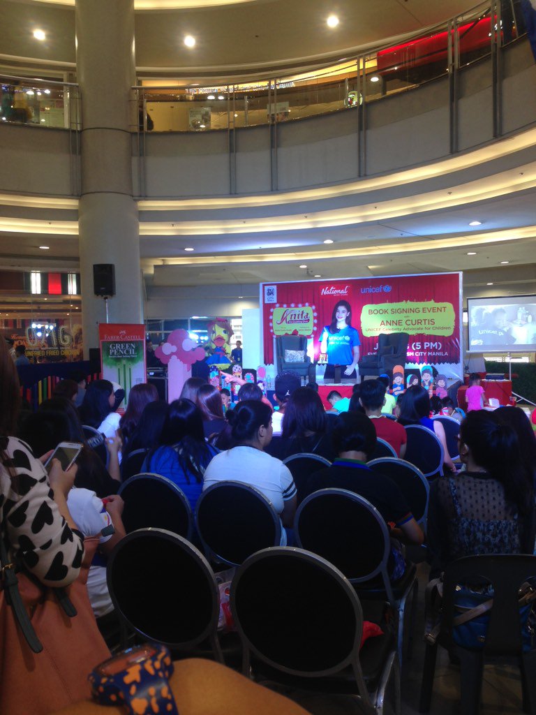 Anjieeeeeeeee's tweet photo. Book Signing Event wt ANNE CURTIS-SMITH. ππΌπππ #ThisIsTheFirstTime ππ» https://t.co/jVMYWSe2P6