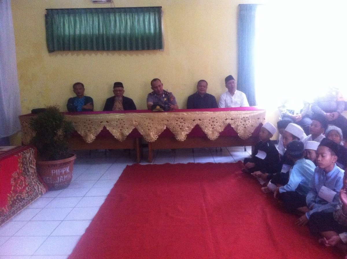hasanwangsa1's tweet photo. Lomba adzan dan hapalan Alquran tingkat RW @kel_jamika  @raksa_satya @kartaBDG https://t.co/PEVftUfVvp