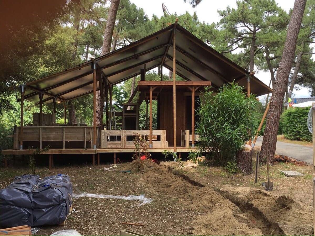 glamping4all's tweet photo. Bouw op Club Les Pins. Wordt mooie #logde op eiland #d'Oleron #glamping https://t.co/Bxb30AFj4k
