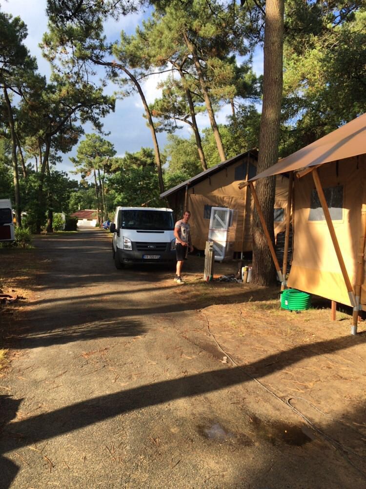 glamping4all's tweet photo. Bouw op Club Les Pins. Wordt mooie #logde op eiland #d'Oleron #glamping https://t.co/Bxb30AFj4k
