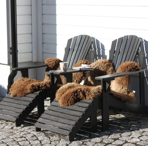 kastoriafurfair's tweet photo. Sun bathing in style 😎 📚 🍸...enjoy weekend! #luxuryexterior #furthrows #sunbathing #summer #weekend #furisamusthave https://t.co/UsoK1E5TIt