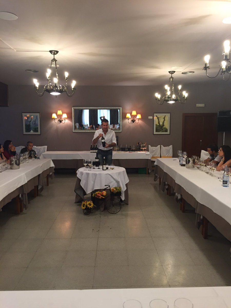 RestCasaSantos's tweet photo. Fotos del curso de iniciación a la cata de vinos 17/06/16. 1/3 https://t.co/FI0YdgMiQo