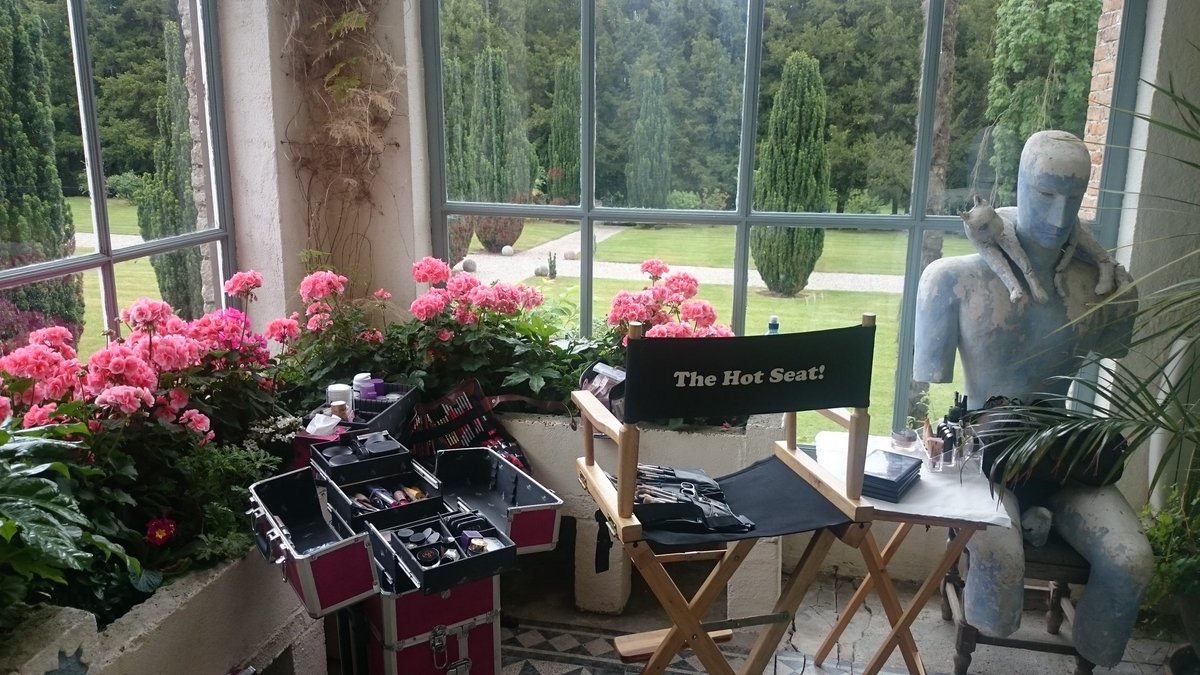 AnneMakeup1's tweet photo. This mornings wedding setup @HuntingtonCastl #carlow #huntingtoncastle #carlowweddings #vintage #countryhouse #peace https://t.co/EM6lTQDjfw