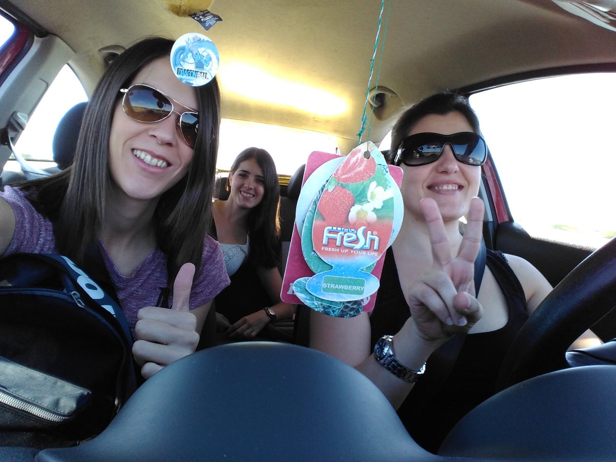 LaRuPe26's tweet photo. Que nos vamos para la playa!!! @zahirablancoay @martacg13 🌊☀ #findechicas #solarenamar https://t.co/afliz73E2q