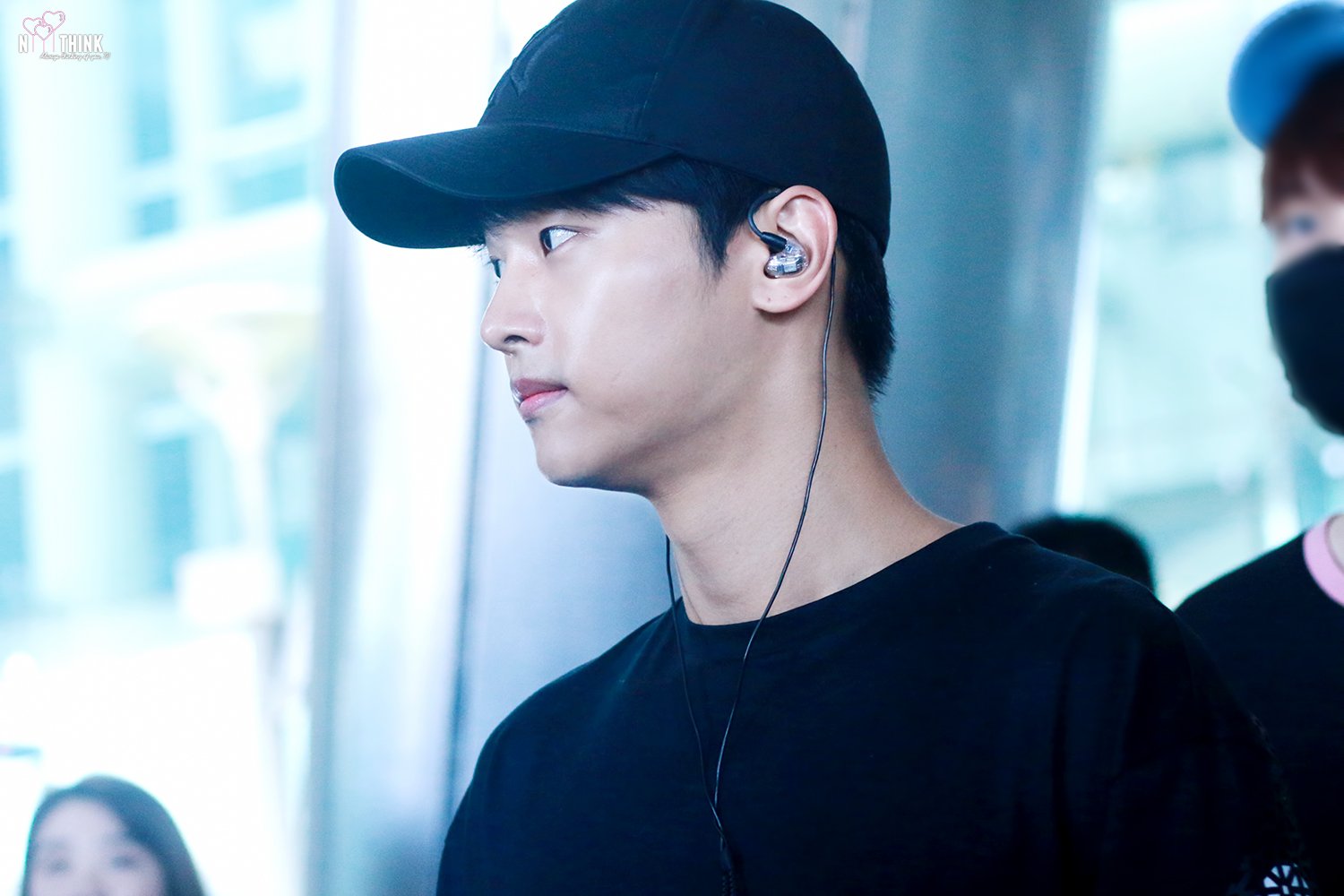 ClOKRMzVAAA1ECE.jpg:large