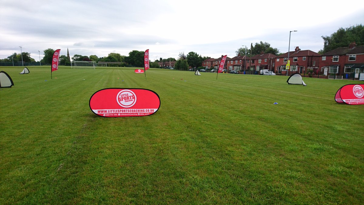 BenLowndesLSC's tweet photo. All ready to go @DroyAcademy @little_sports fun day! #droylsden #fun #football https://t.co/l9NtQEktM5