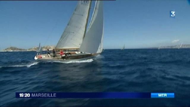 France3Provence's tweet photo. Les #voiles du Vieux-Port à #Marseille jusqu'à dimanche : un spectacle hors du temps. https://t.co/LY9Dt7PGm8 https://t.co/IvkXCe3qYN