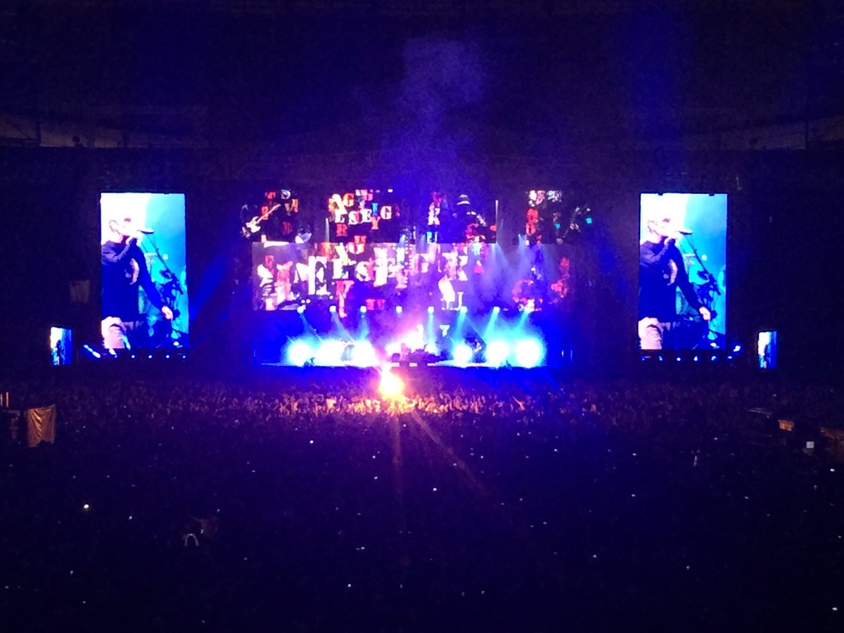 Natalie_Lavin's tweet photo. Day 1 at #TheStoneRoses done, now ready for day 2 😊 https://t.co/0R4d4tEGBJ