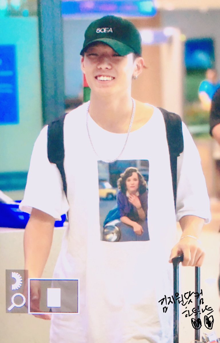 19951221_com's tweet photo. 160618 인천공항 입국 Preview
#바비 #bobby #김지원닷컴 https://t.co/Q3YdVgUsbv