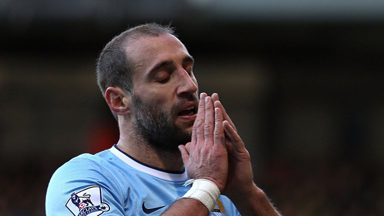 Deal_Leaker's tweet photo. Pablo Zabaleta will discuss terms with Yeovil Town after being told he has no future at Manchester City. https://t.co/aFXDhxKowi