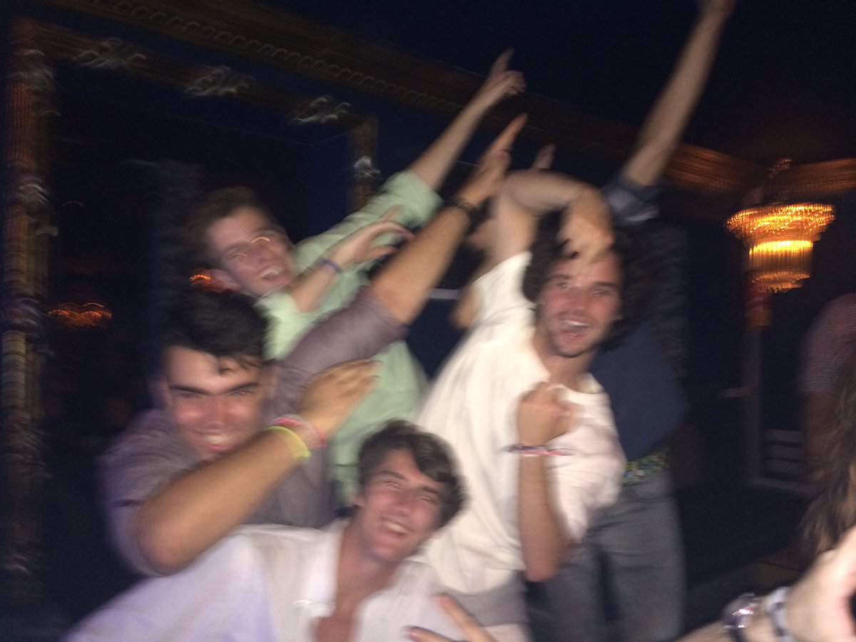 adriannoriega46's tweet photo. Exquisa la noche 💃🏼😂#operazo #YaEsVerano🤘🏽 https://t.co/h4GpEK5b0d