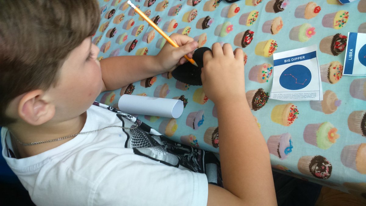 HappyHomeEdder's tweet image. Science club: making a constellation torch. #homeed #science #freedomtolearn