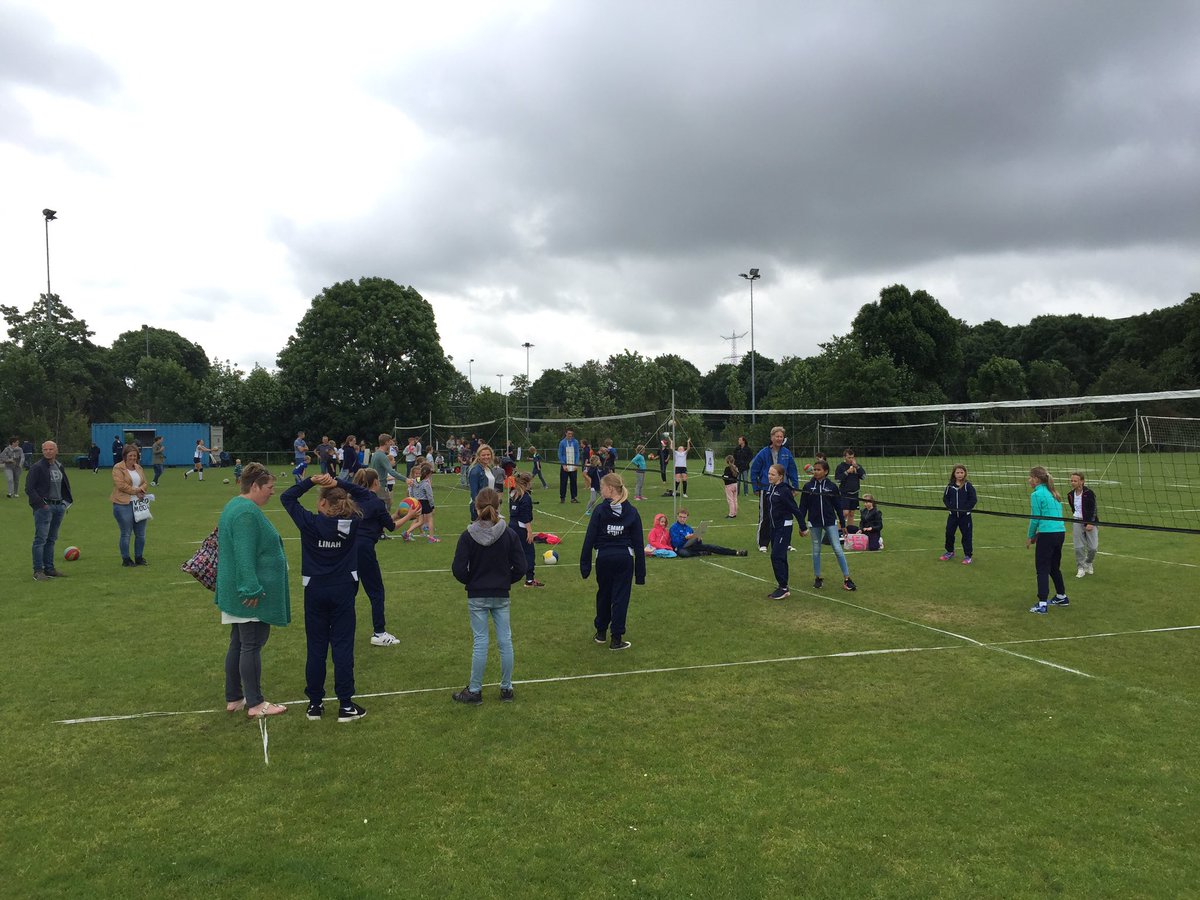 Het #ReliGrasToernooi is volop aan de gang! De wind is een geduchte tegenstander.