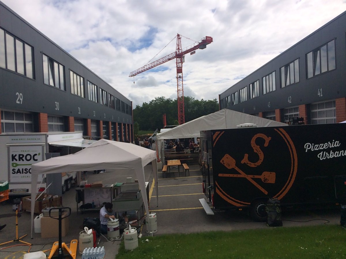 DocteurGabs's tweet photo. C'est parti pour les #15ansdocteurgabs, on vous attend sous le soleil ! https://t.co/beNBDbOa8X