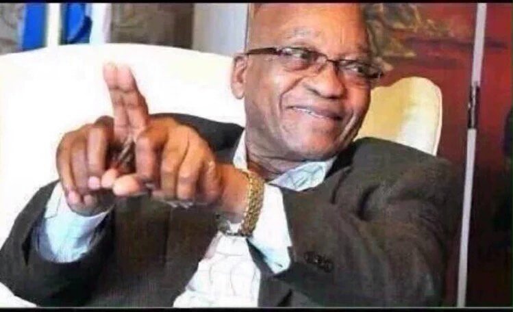 moda_says's tweet photo. Twitter boy: Hi Babe.. been thinkin all day on hw to DM u. U are de most beautiful grl av evr seen in my lyf 

Me: https://t.co/qdMuMYAR6v