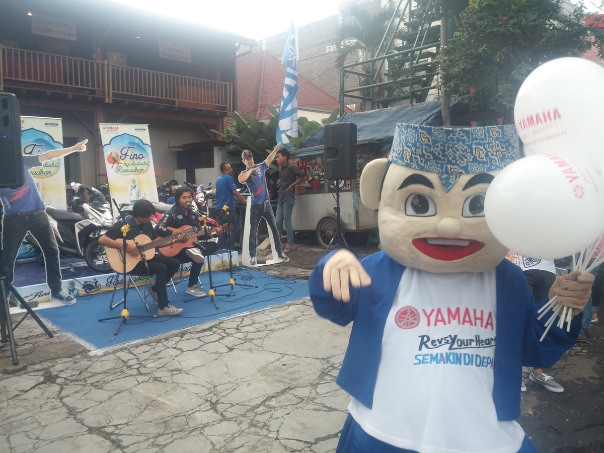Kang yama juga mau ikut narsis ahh
<a href="/angkringandago/">Kopi Angkringan Dago</a> ngabuburit bareng #yamaha
@YamahaIndonesia <a href="/se_bdg/">se_bdg</a> <a href="/Yrfi_JabarII/">YRFI JAWA BARAT</a>