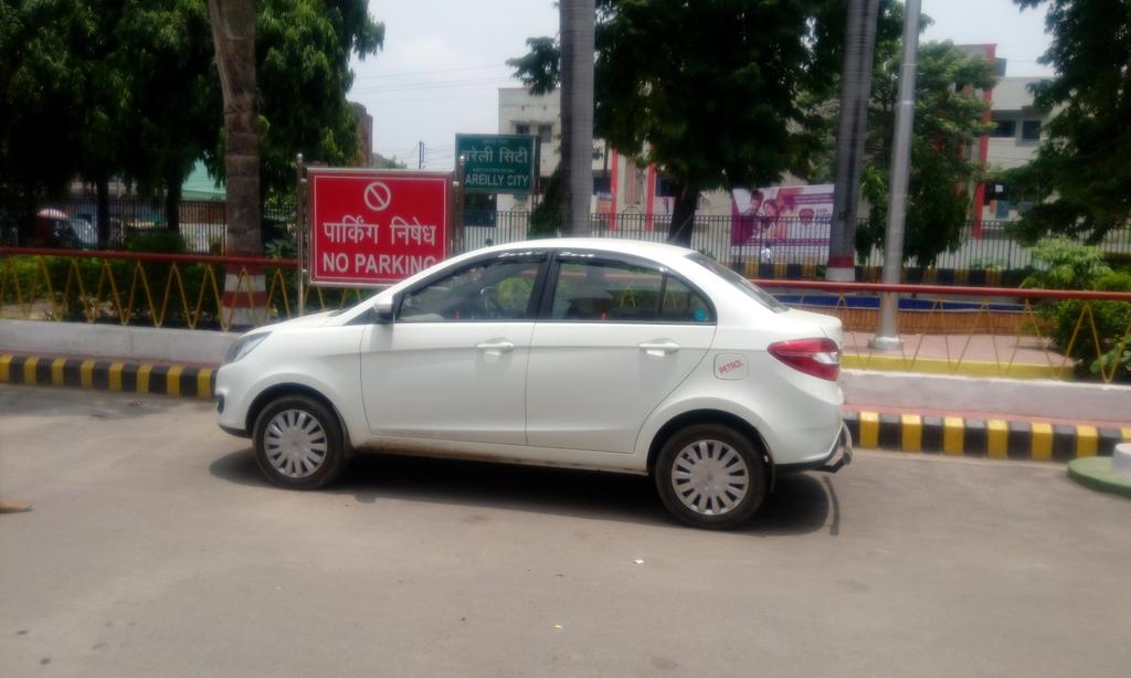 rishabm52168840's tweet photo. @sureshpprabhu 
Sir,
In which rule book is written that GOI vehicle can park there vehicle in No Parking zone. https://t.co/l2UNYuMoFQ