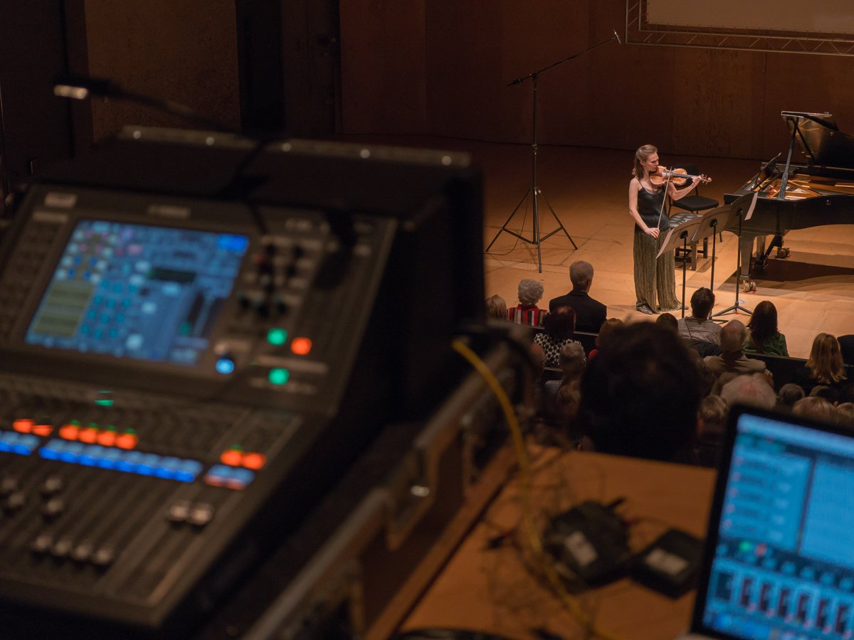 BrittenPears's tweet photo. .@TamsinWaleyCohe playing the premiere of @FreyaWaleyCohen's 'Likeness' for solo violin and 5 recorded parts. https://t.co/tsyQR2Ak0n
