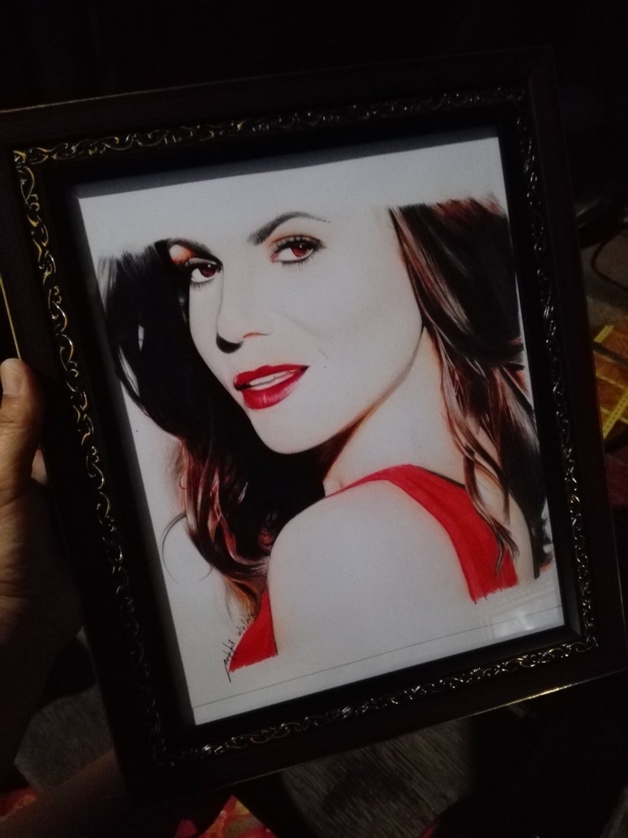 ERegalArtist_'s tweet photo. better... now its time to display. @LanaParrilla  #EvilDrawing https://t.co/Iagmfw1EOU
