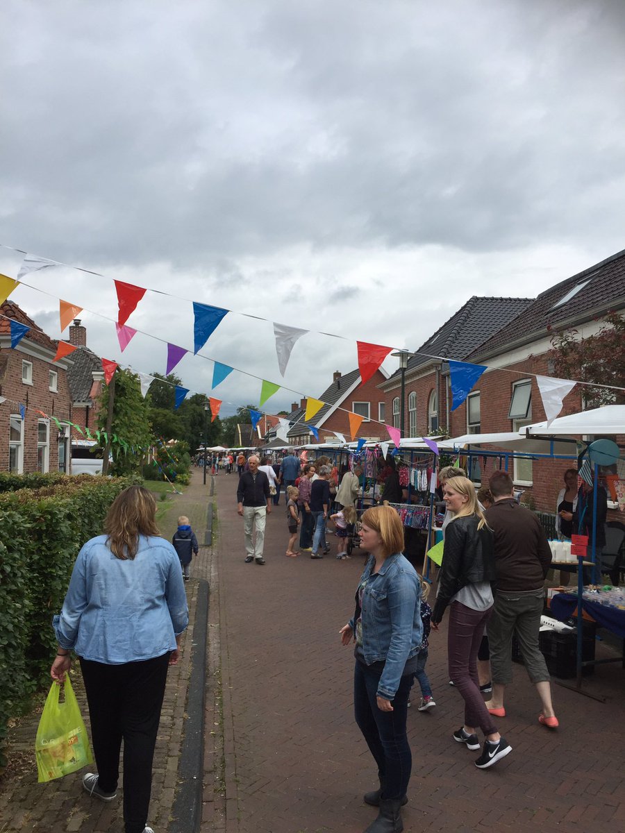 HarmannusBlok's tweet photo. Veel gezelligheid vandaag in #Sauwerd. De hele middag nog #braderie en vanaf 13.30 #rodeostier @WbOnstaheerd Welkom! https://t.co/NL9Df2R47N