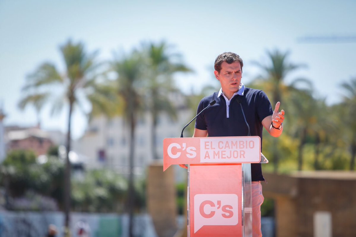 CiudadanosCs's tweet photo. .@Albert_Rivera "Basta ya de machacar a la clase media y trabajadora, que es la que siempre cumple" #SevillaNaranja https://t.co/xi0NZ5FBox