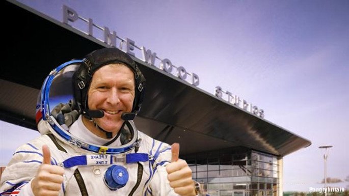 AngryBritain's tweet photo. Great news that Cmdr #TimPeake has returned safely from Pinewood Studios, sorry, I mean 'Space' ... #FlatEarth https://t.co/VPWkT96m9d