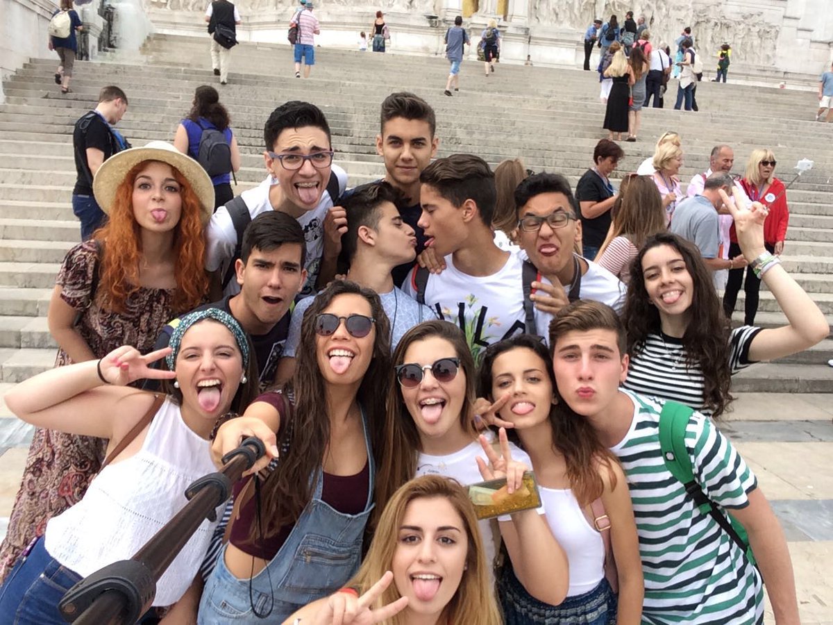 miriam_truji's tweet photo. Creo que voy a entrar en depresión... Quiero volver a Italia con ellos 😭😭😭 https://t.co/etdXBaOsMG