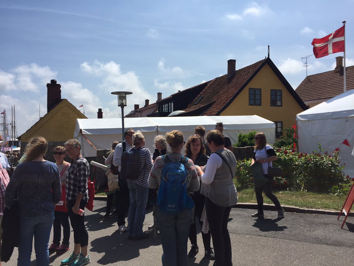 HelleHaxgart's tweet photo. Der er gang i Statsforvaltningens gående rådgivning om børn og samvær. Dejligt med passionerede medarbejdere #fmdk https://t.co/pjUXqHpOKh