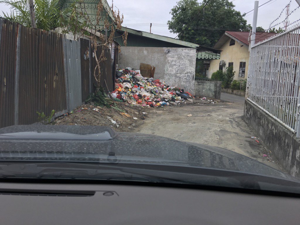 kaharuddinchou's tweet photo. Sampah bertumpuk di mana2
Di setiap sudut kota Pekanbaru https://t.co/xhiEeWjtKD