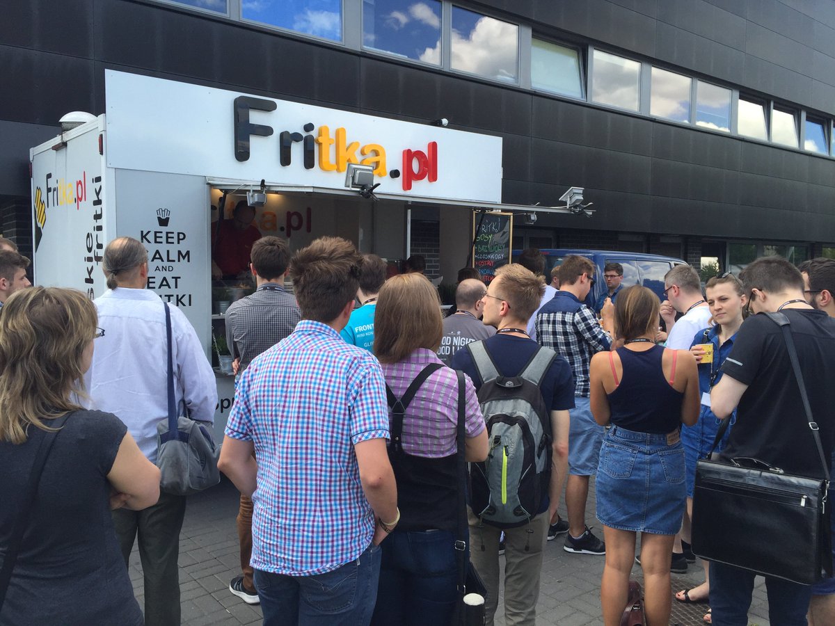 RealTSH's tweet photo. Anything better than #foodtruck lunch at #Frontendalia? A lot of power comes with Belgian fries ๐๐๐ #fryty #gliwice https://t.co/x3x0LbccRS
