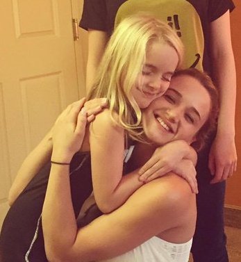 I love her!!! She plays my sister in serie we do together