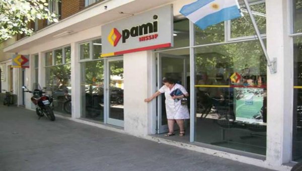 teleSURtv's tweet photo. #Argentina | Farmacia suspenden créditos para medicamentos a millones de jubilados | https://t.co/xE2R6oksfS https://t.co/cIoJuD1WF6