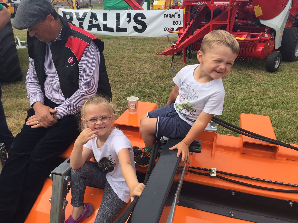 kyliebasnett's tweet photo. All business @CorkSummerShow #ryalls #lovecork https://t.co/ZIIV9QqhDb