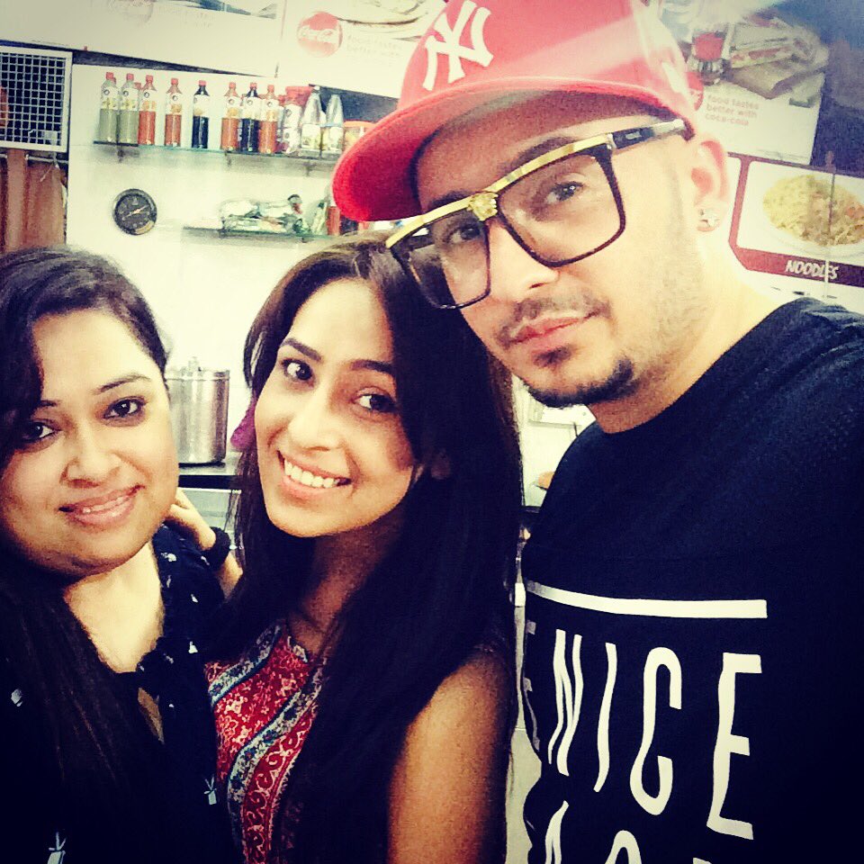 iammannatkaur's tweet photo. #jstar #MannatProcha #pollywood #fame #singer #actresse #selfi #love #amchimumbai #smile #love. https://t.co/8Za5dW4hgy