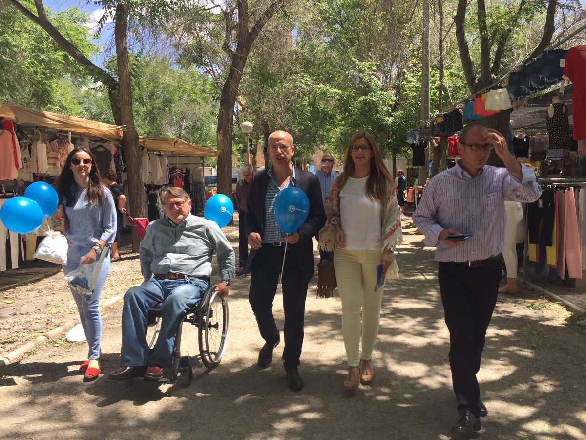 carolagudo's tweet photo. Hoy estamos en #Consuegra acompañando al gobierno municipal y contando nuestras propuestas #Afavor #27J https://t.co/zJJfHEFQ96