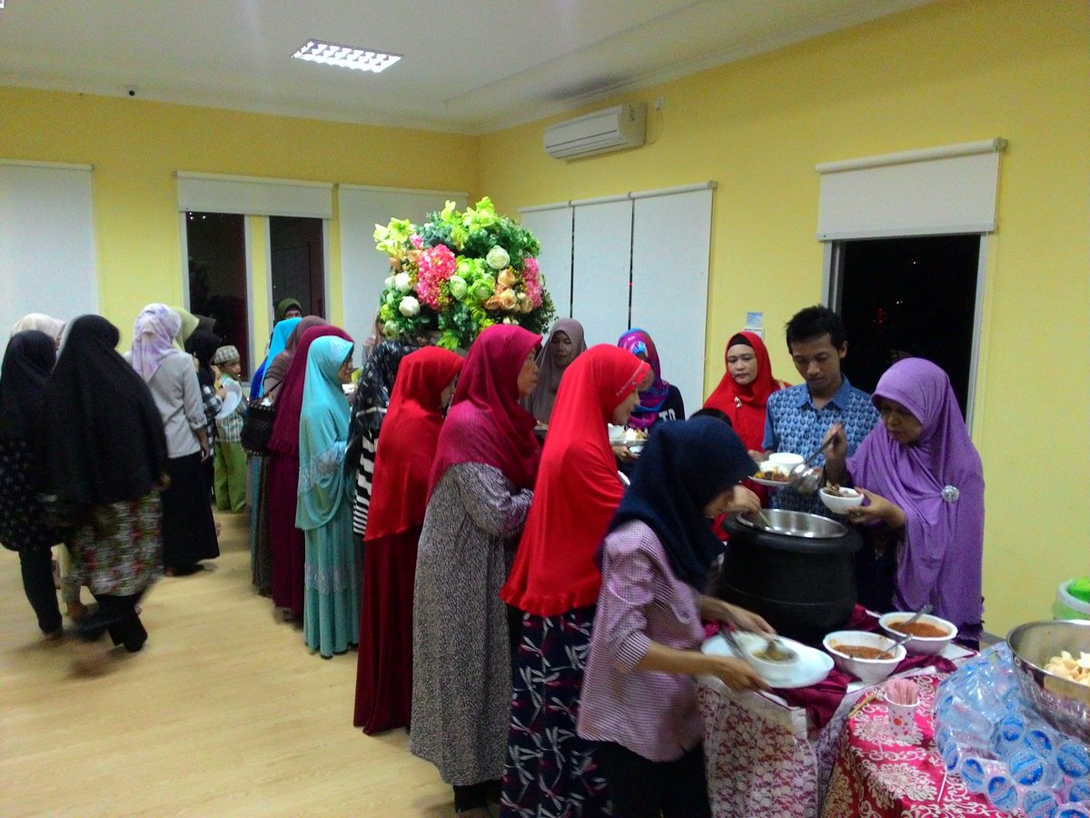 RT <a href="/PMI_Balikpapan/">PMI Kota Balikpapan</a>: Buka puasa bersama Pengurus, Karyawan, TSR, KSR, PMR, DDS, dan Mitra Kerja PMI Kota Balikpapan