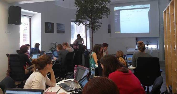 Data Girls tweet media