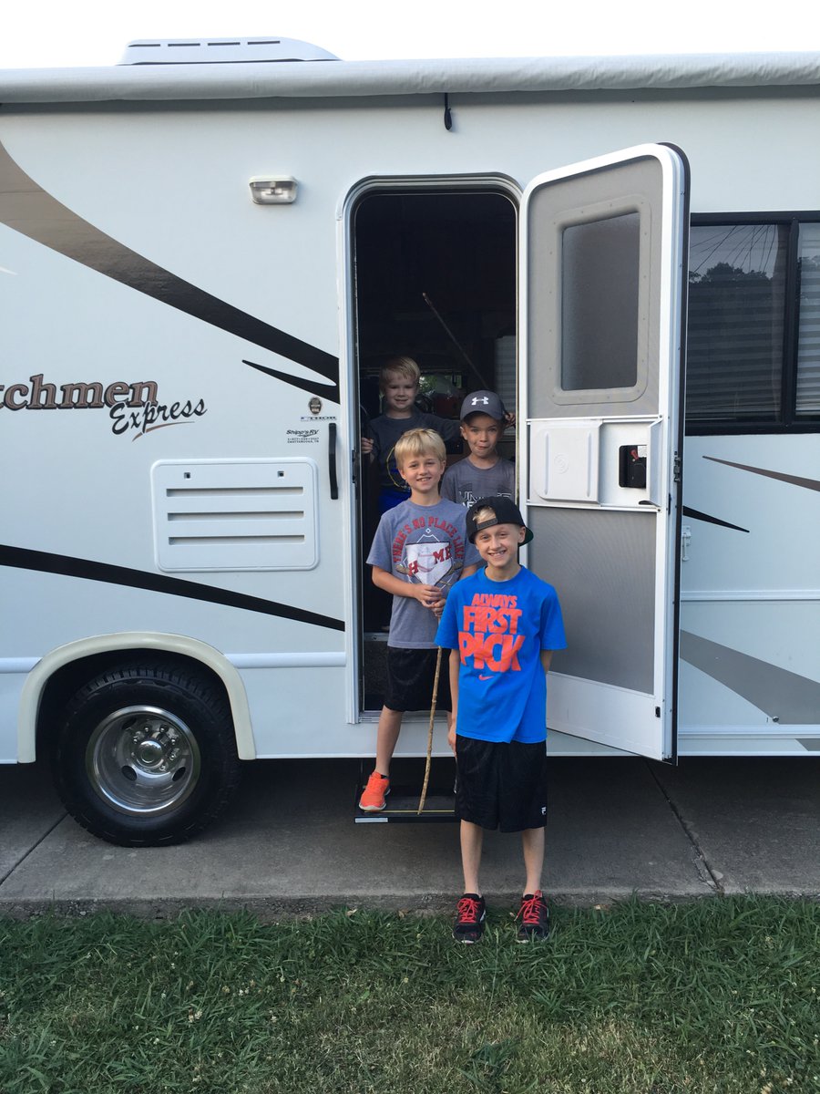 MTlink17's tweet photo. Boys are excited! #thompsonstravel2016 https://t.co/ZJmNapIooC
