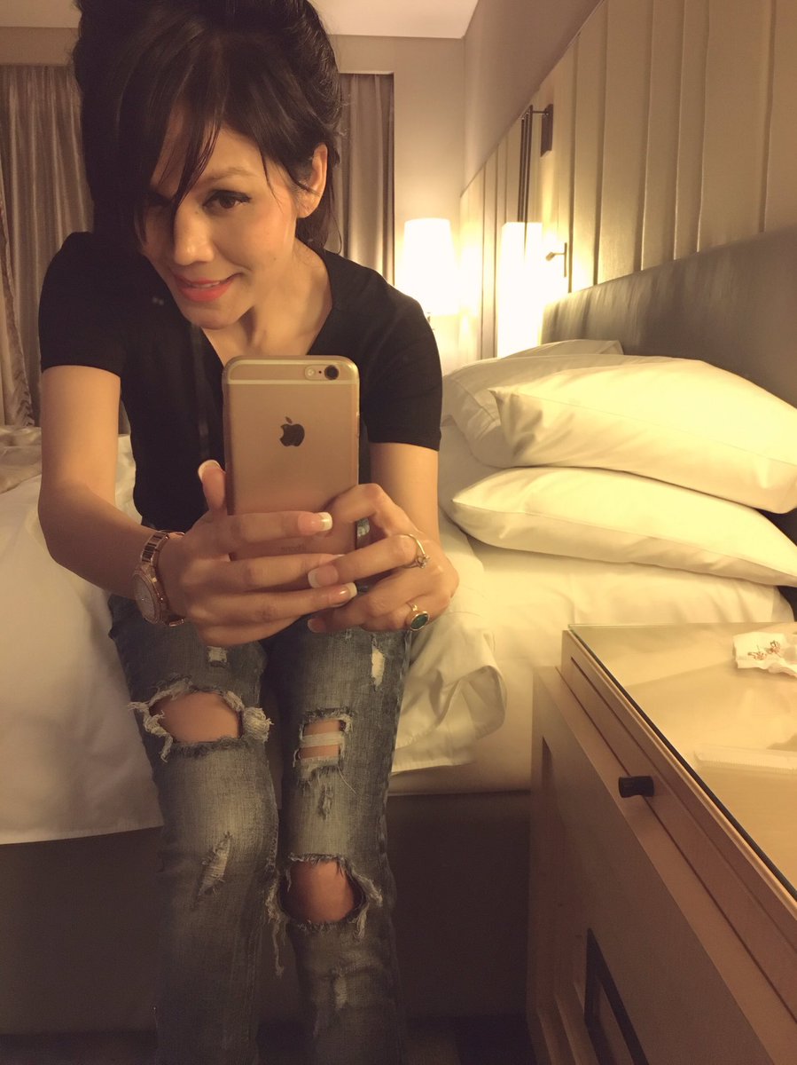 SonuKakkar's tweet photo. :) https://t.co/HpQaWQBaG1