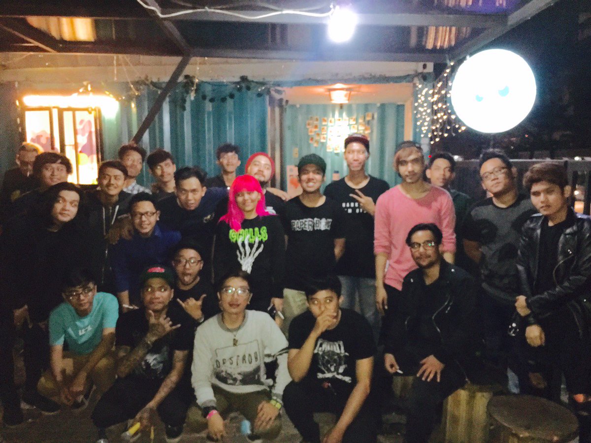 Wih RT"<a href="/angrykids/">AngryKids Official</a>: Terima kasih buat yang udah dateng buka bersama Angykids x <a href="/SunriseJKT/">Sunrise Official</a> !! "