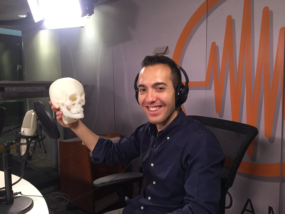 segunricardo's tweet photo. Hoy nos pusimos muy Hamlet en @XponenteMX con @MediPrint3D https://t.co/8ELJK9sjiB