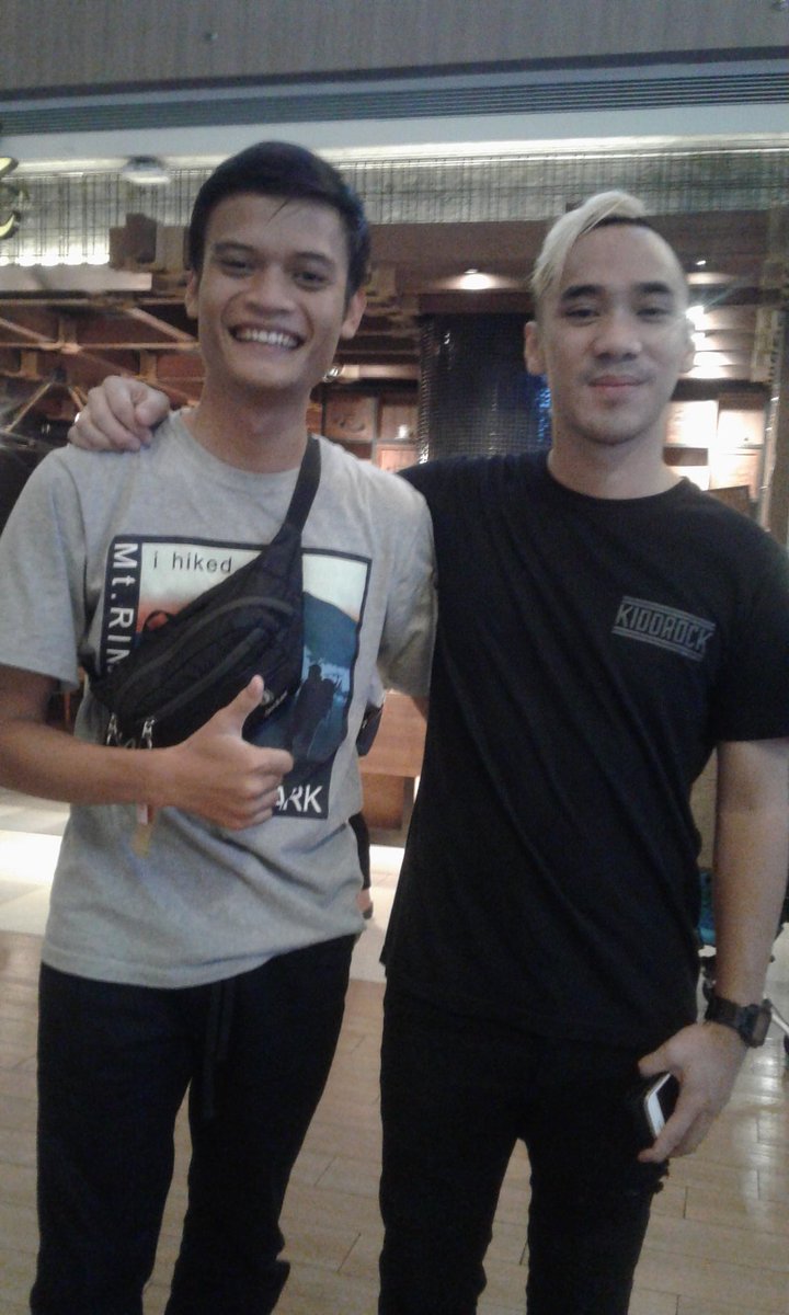 utoroajie's tweet photo. Alhamdulillah kesampean juga ketemu bang @ikmaltobing yang belum ketemu bang @eno_gitara nih 😂😇 https://t.co/4cczysD0d8