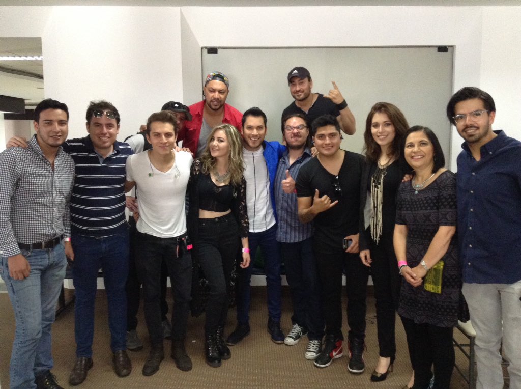 Listos para salir a escenario en #ElConciertoEXA2016 <a href="/DANIELPAEZMusic/">Daniel Paez</a> Bienvenidos!