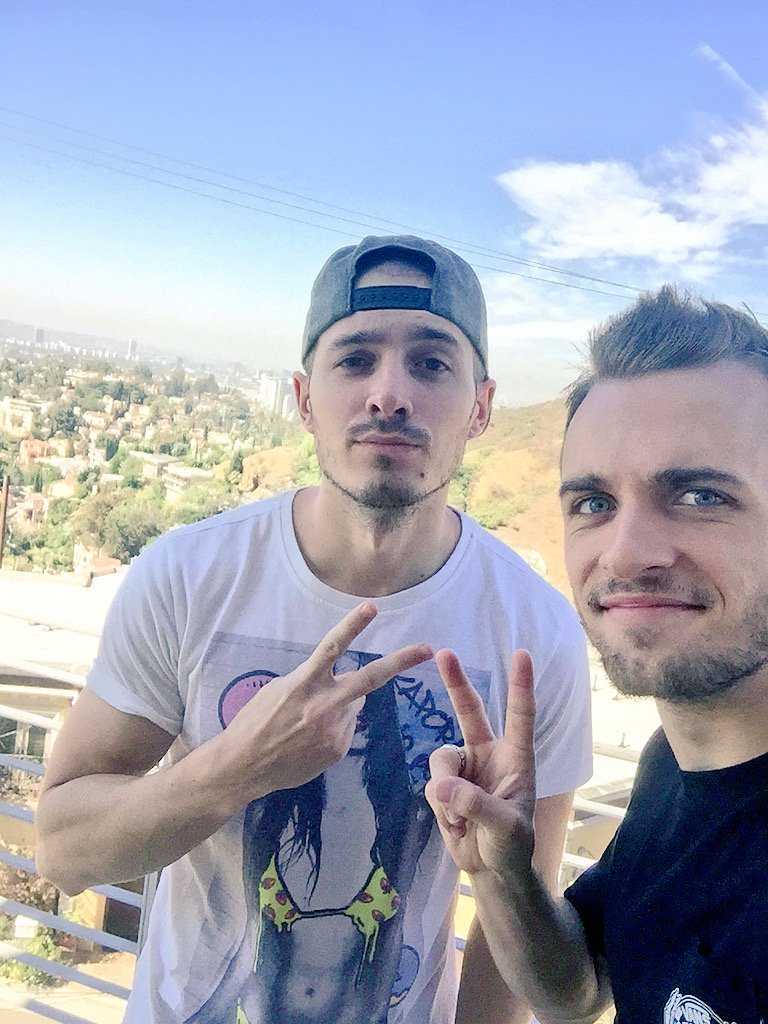 xSqueeZie's tweet photo. À l'année prochaine Los Angeles ! New York on arrive 😁 https://t.co/FUIN2njypJ