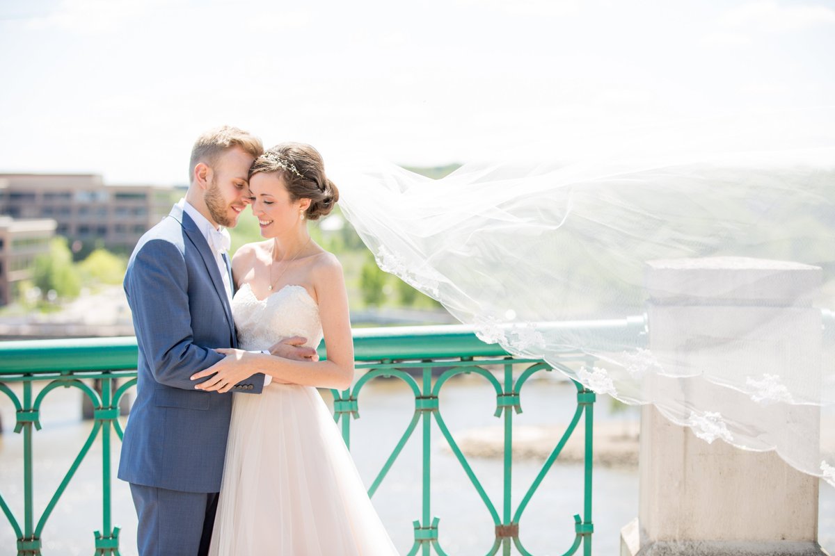 MCSbyRequest's tweet image. Harriet Island Pavilion Wedding--- and the weather was perfect! #weddingmusic #weddingday buff.ly/269D2Ye