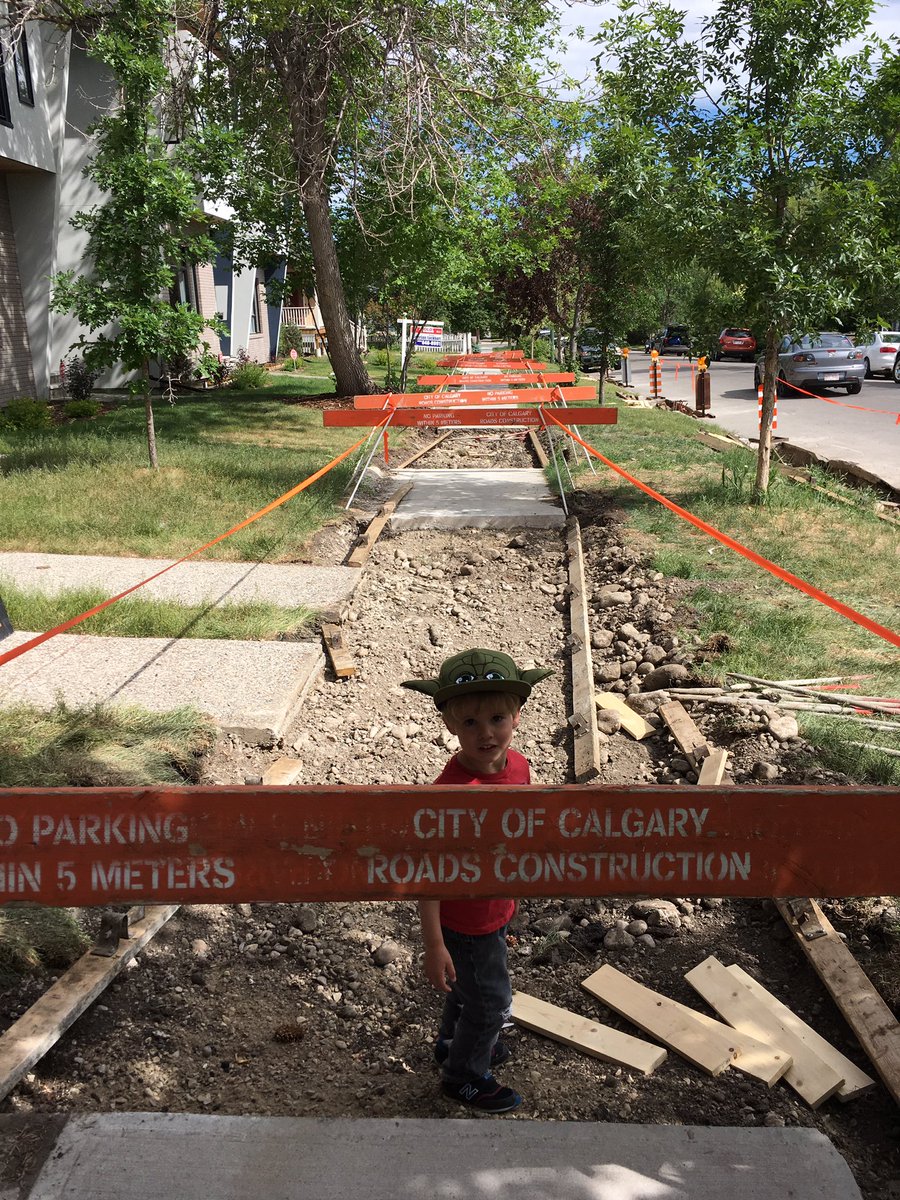 thebrierpatch's tweet image. 11th Street NE Block Party! Too bad about the sidewalks.  #yycneighbourday