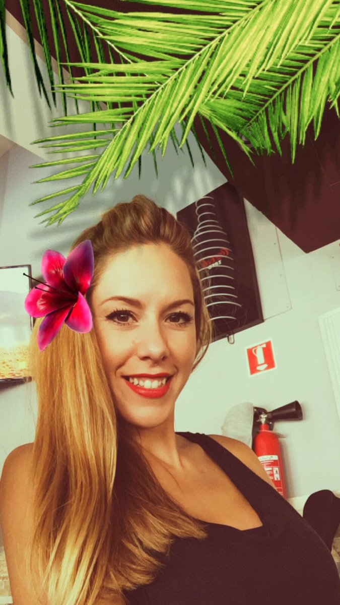 Beamg85's tweet photo. Sábado...!!! Martes ya queda menos..!!! @oceansevilla 😎👙☀️🍸👑💃🏻👏🏻😁 https://t.co/ww9jw3ifdk