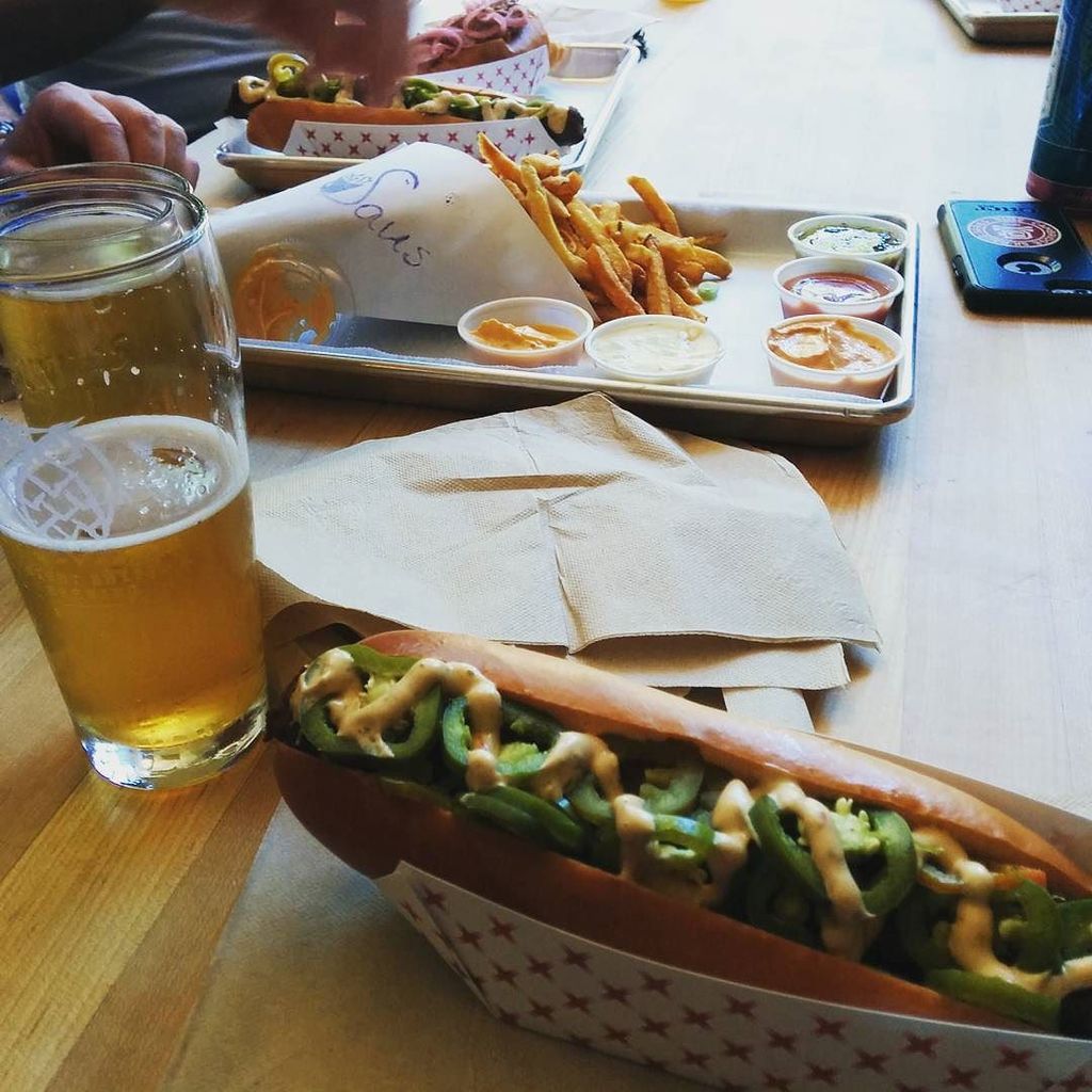 JasonAlstrom's tweet photo. #pregaming at @saus_boston #beercamp2016 #boston https://t.co/FZJTb6N7vu https://t.co/efm0dm0GmD